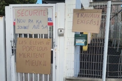 Mobilier délabré, vitres cassées, climatisation défectueuse... Les enseignants du lycée de Port-Louis massivement en grève