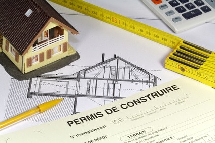 De la motivation de la décision constatant la péremption d'un permis de construire